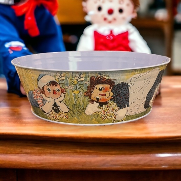 SCHYLLING Other - Vintage Raggedy Ann & Andy Collectible Oval BLUE TIN BASKET CONTAINER W/Handles